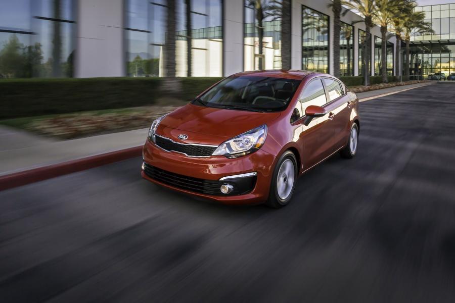  Kia Rio Sedan 2015 года  (US) (фото 11 из 27)